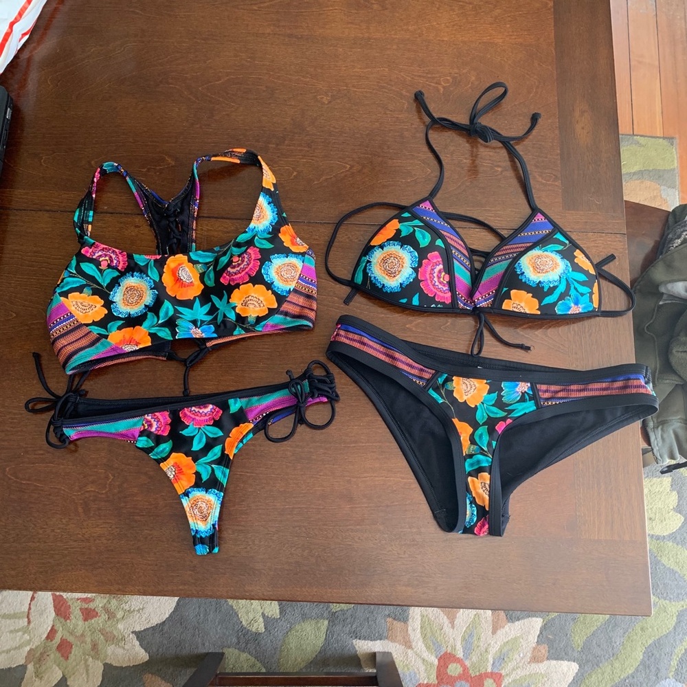 Body Glove Bikini Set - 2 small tops, 1 xs bottom